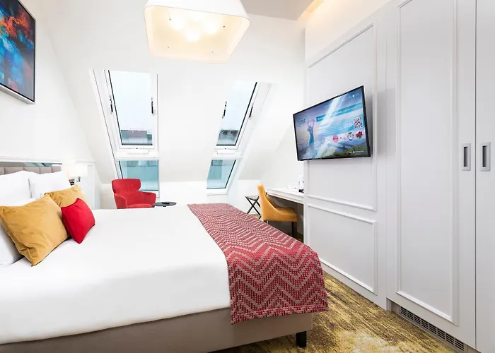 Three Corners Avenue Hotel