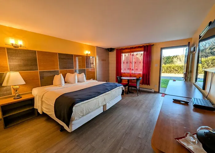 Motel Des Pentes Et Suites