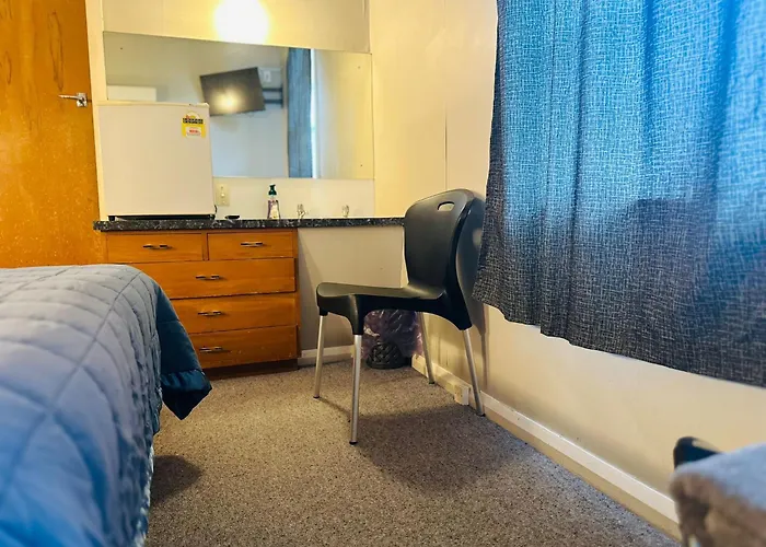 Merrylees Budget Hotel