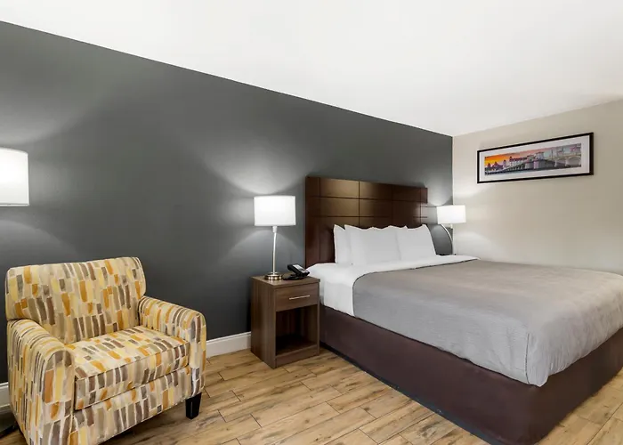 Quality Inn & Suites St Augustine Beach Area