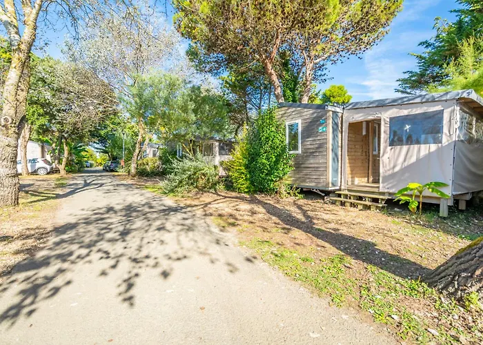 Camping Paradis 5 Etoiles A La Corniche La Rochelle Angoulins