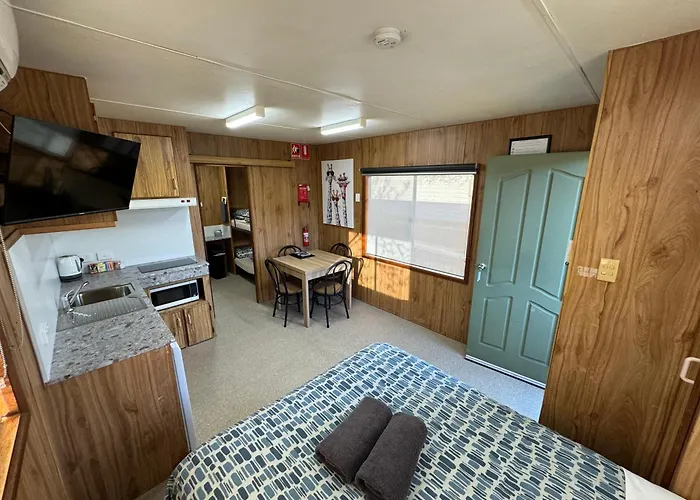 Acacia Caravan Park & Holiday Units