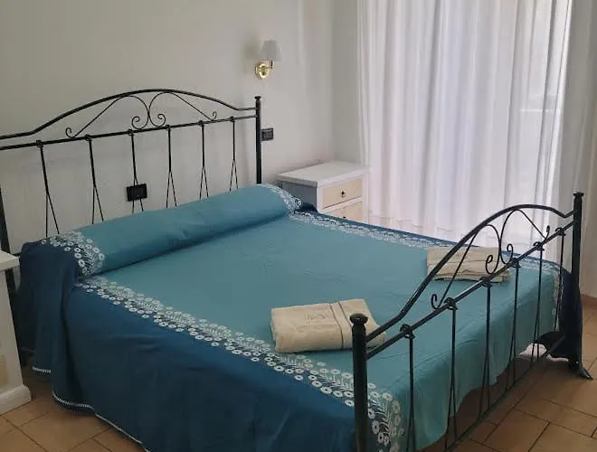Rooms & B&B