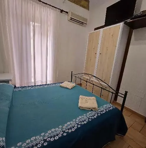 Rooms & B&B