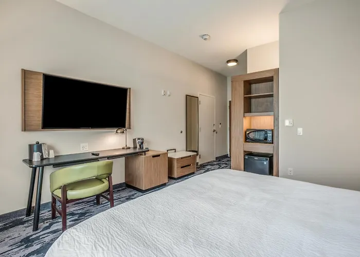 Holiday Inn Express & Suites Platteville By Ihg