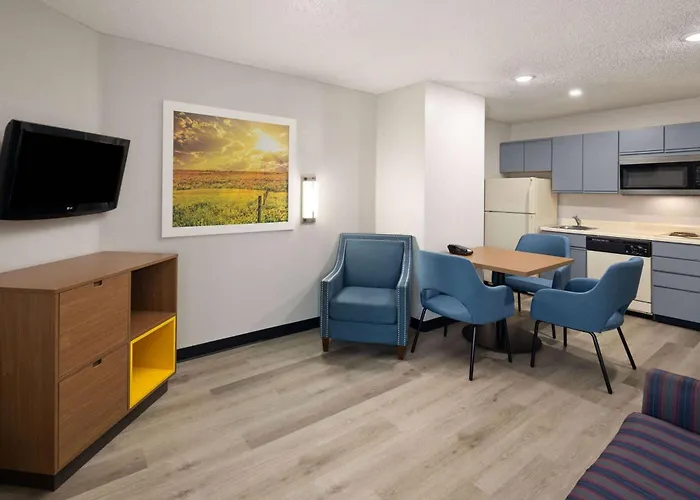 Days Inn & Suites By Wyndham Green Bay Wi