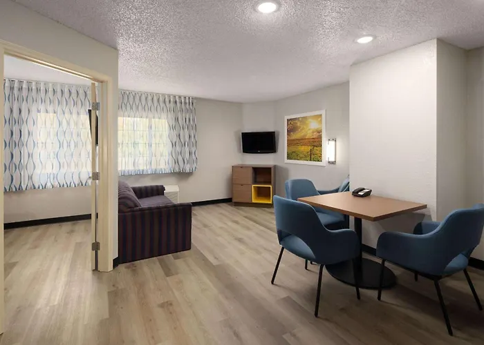 Days Inn & Suites By Wyndham Green Bay Wi