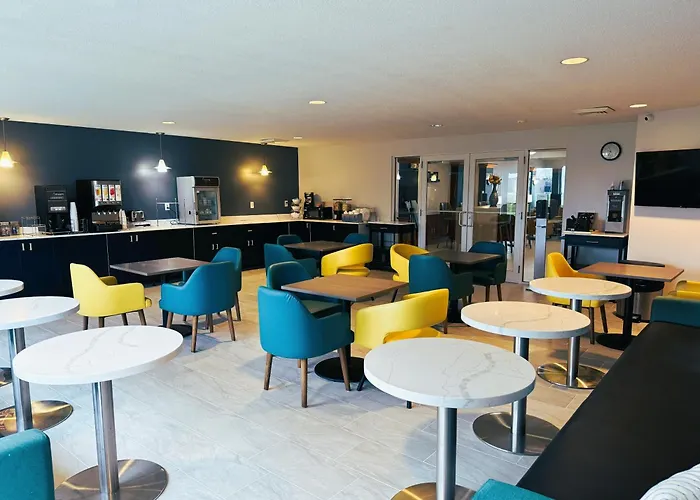 Comfort Inn & Suites Sheboygan I-43