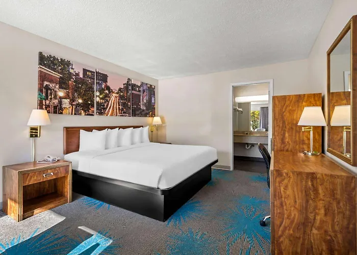 Days Inn By Wyndham Dubuque