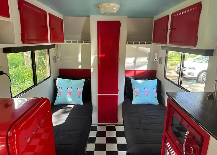 Alice & Elvis, Crescent Head, Retro Caravans With Deck, Bathroom & Outdoor Bath In A Bush Setting Near The Beach