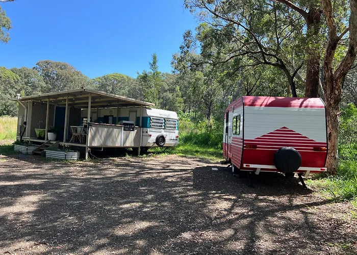 Alice & Elvis, Crescent Head, Retro Caravans With Deck, Bathroom & Outdoor Bath In A Bush Setting Near The Beach