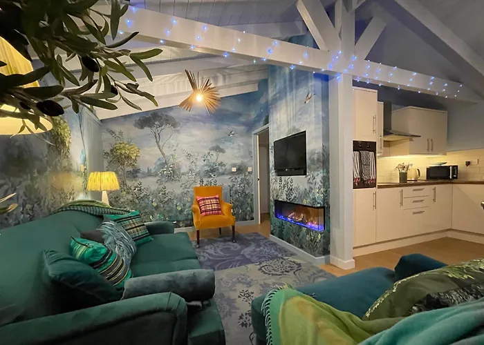 New Kingfisher Lodge, Brook Meadow - Pet Friendly -Sleeps 4