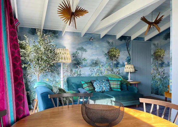 New Kingfisher Lodge, Brook Meadow - Pet Friendly -Sleeps 4