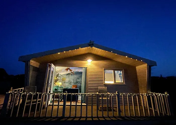 New Kingfisher Lodge, Brook Meadow - Pet Friendly -Sleeps 4
