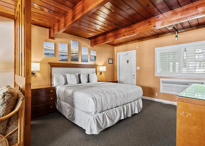 Fort Pierce Oceanfront Inn- Suite- King Bed #6