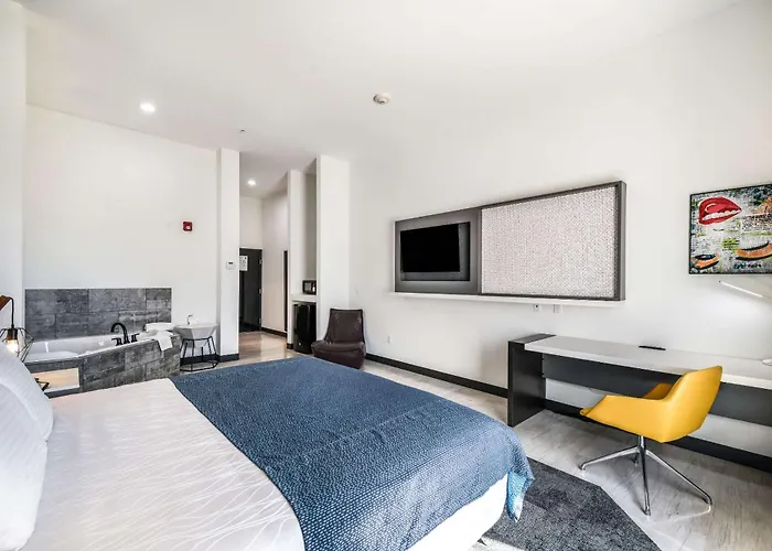 Hy-Lo Hotel