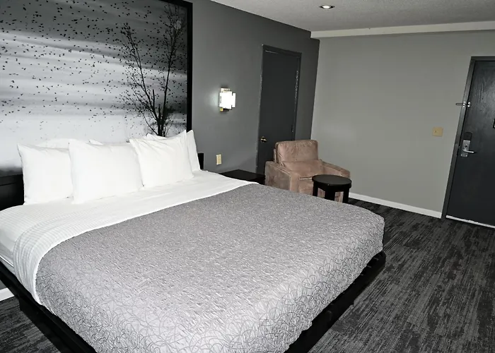 Super 8 By Wyndham Higginsville