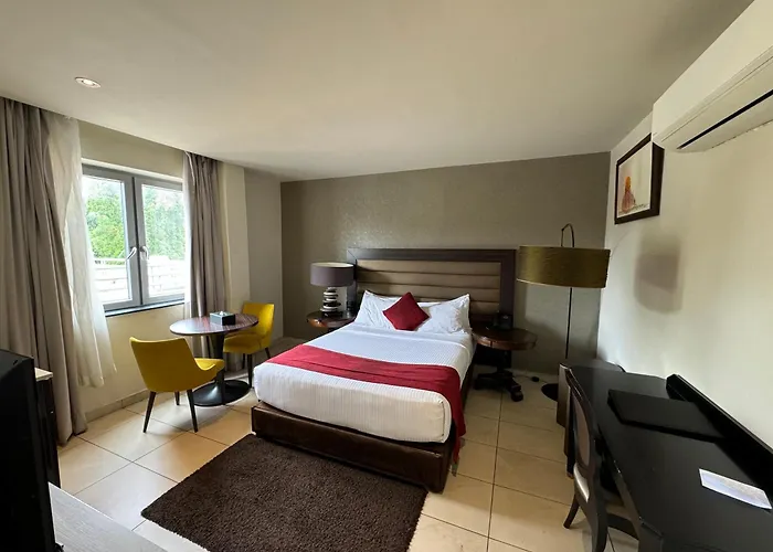 The Palms By Eagles Airport Residential