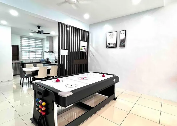 Ov 4 Bedrooms, Family 10-14 Pax Homestay