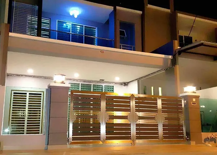 Ov 4 Bedrooms, Family 10-14 Pax Homestay