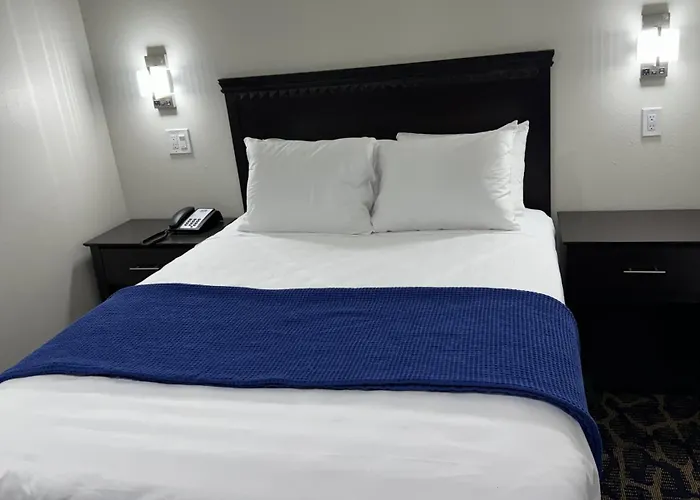 Lakeside Inn And Suites