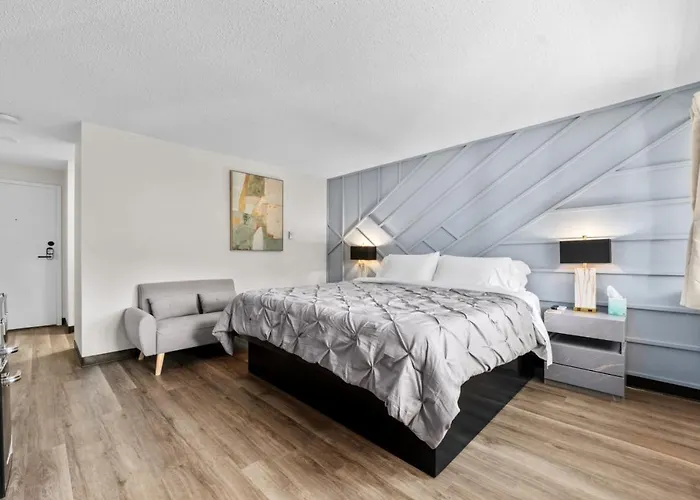 King Bed In Lux Boutique Hotel