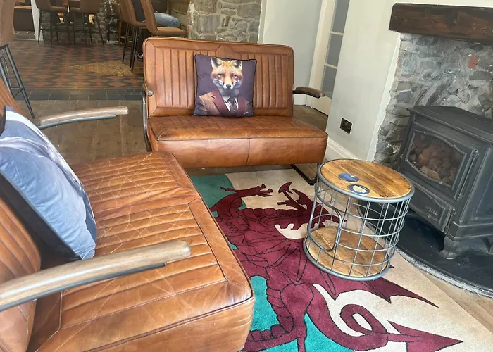 Feathers Hotel Bar And Restaurant