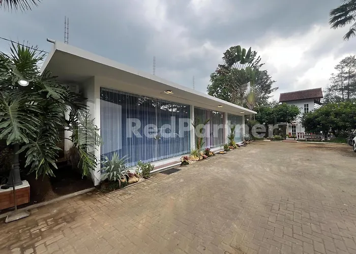 Villa Layar Selorejo Mitra Reddoorz