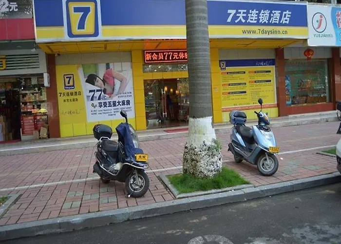 7 Days Inn Meizhou Jiangnan Kedu Commercial Plaza