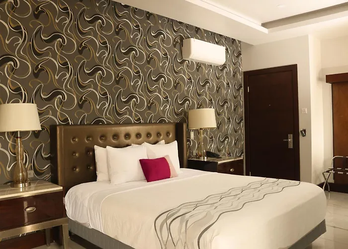 Hotel West Plaza