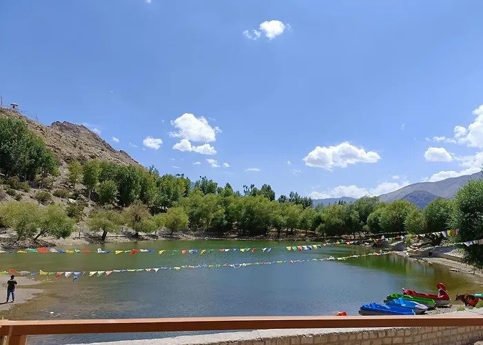 Lakeside Nako Hotel & Restaurant
