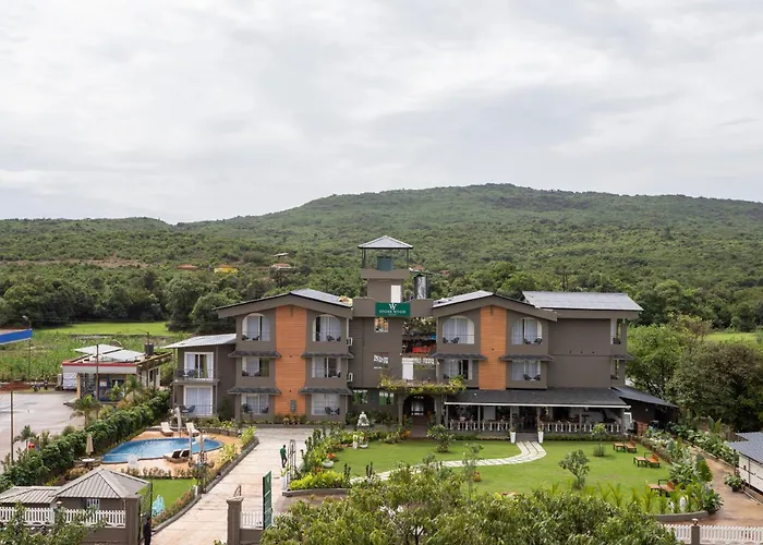 Stone Wood Hotel Amboli