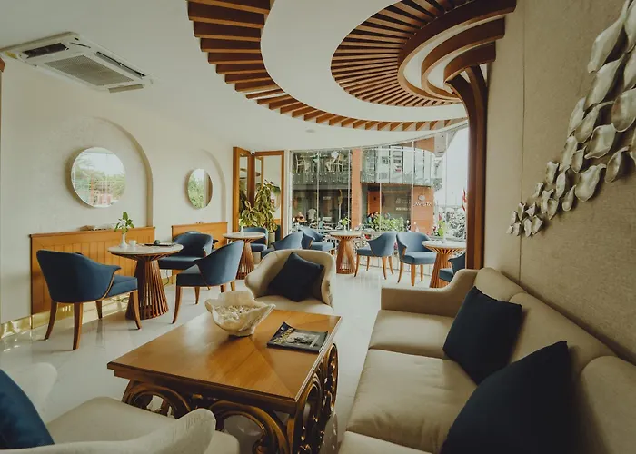 Umet Seaview Hotel With Free Airport Pick Up And Drop T&C Apply
