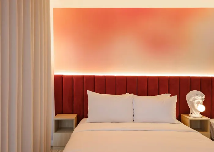 Rose Hotel Invisible