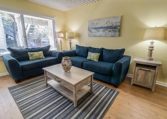 Two Bedroom Villa Sleeps 6 Has 2 Queen And 1 King