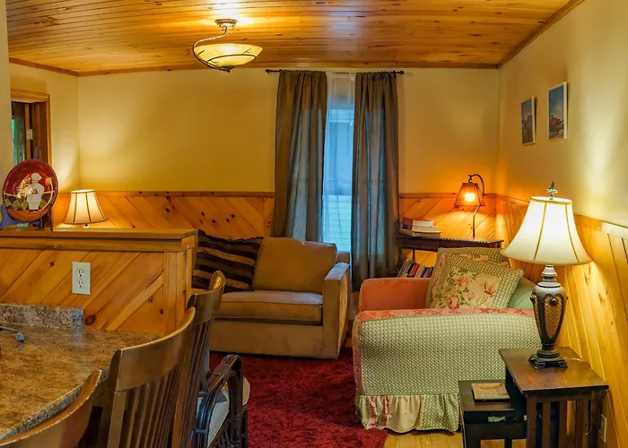 Hinckleys Dreamwood Cottages
