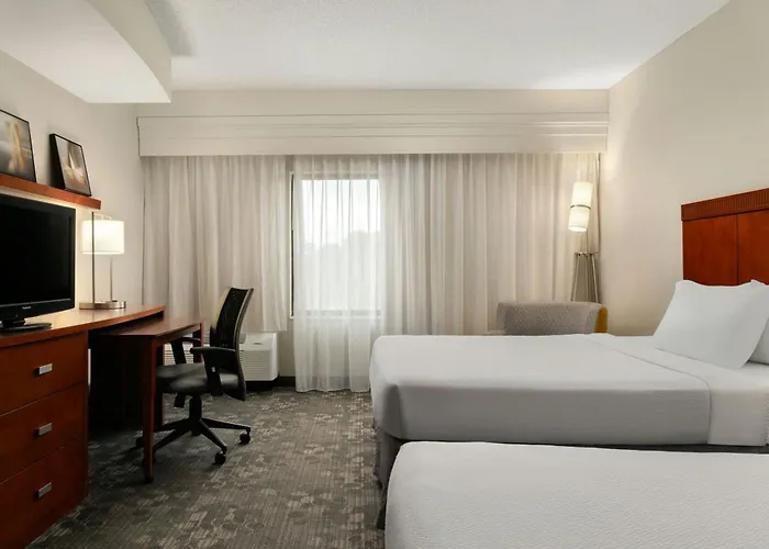 Courtyard By Marriott Salisbury