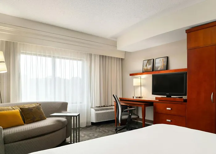 Courtyard By Marriott Salisbury