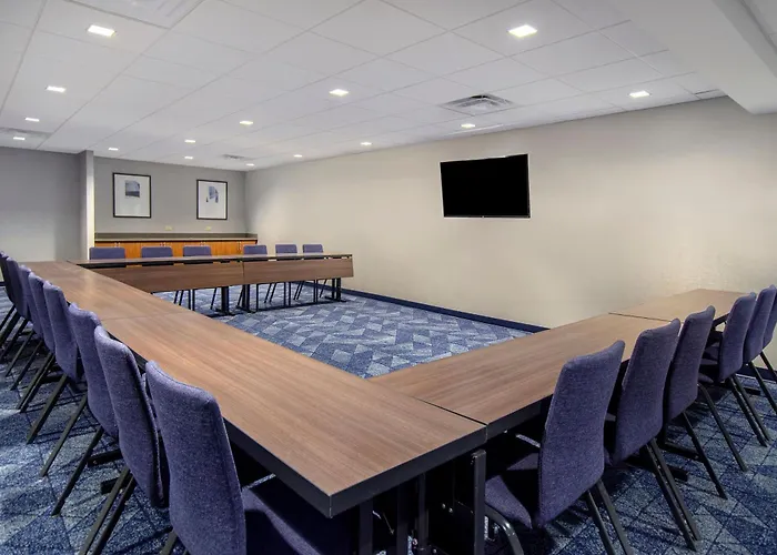 Courtyard By Marriott Cincinnati Airport