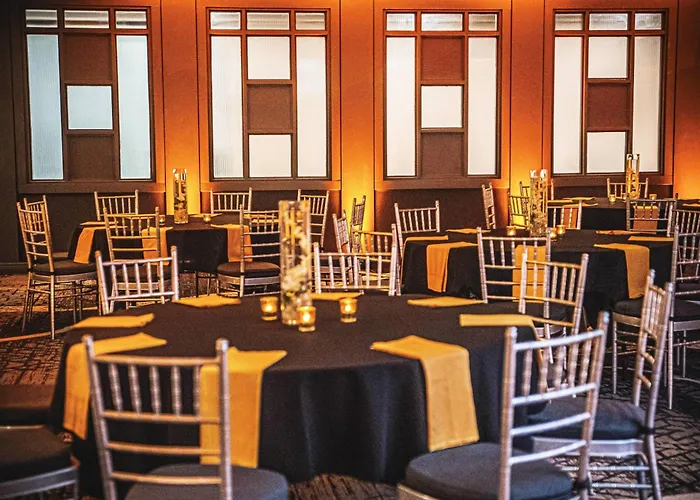 Delta Hotels By Marriott Cincinnati Sharonville