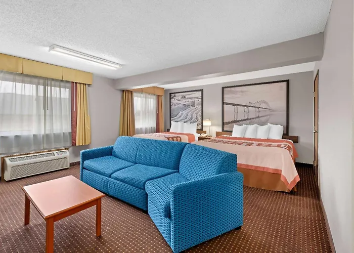Super 8 By Wyndham Waverly