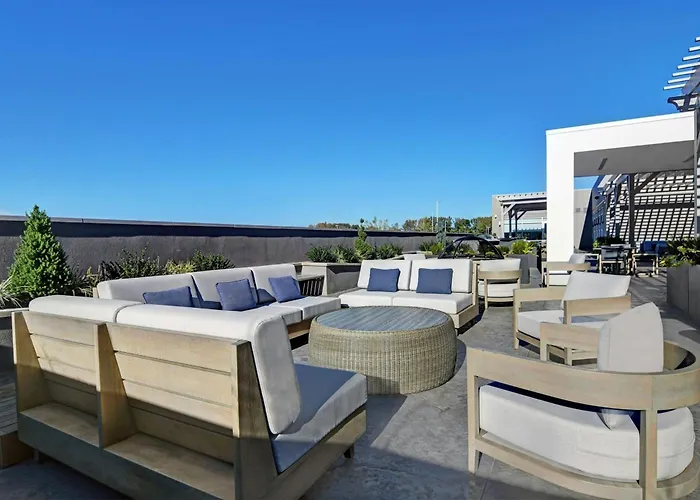 Courtyard By Marriott Hamilton