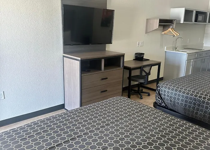 M&M Inn And Suites
