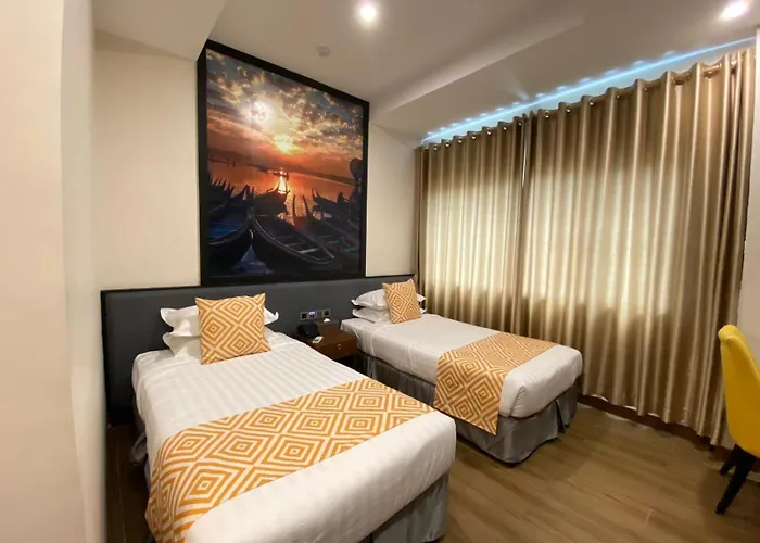 Holiday Pier Hotel