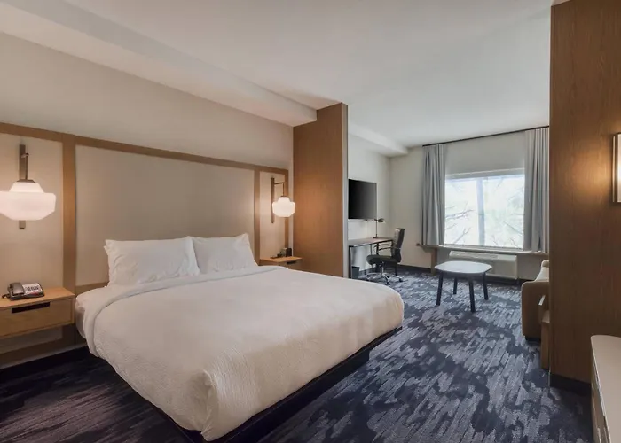 Fairfield Inn & Suites By Marriott Charlotte Belmont