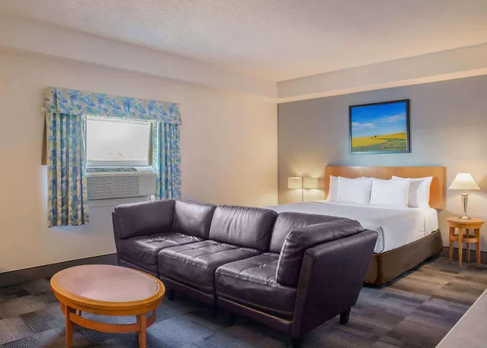Days Inn & Conference Centre By Wyndham Camrose Norsemen