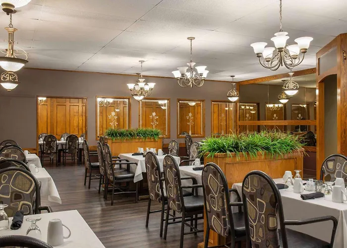 Days Inn & Conference Centre By Wyndham Camrose Norsemen
