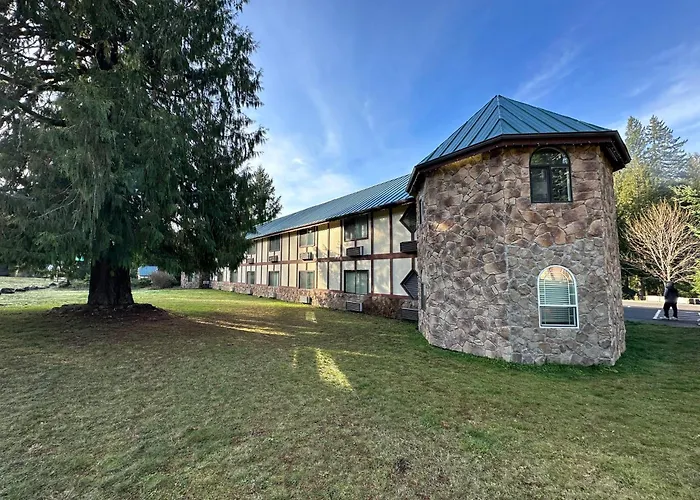 Packwood Lodge & Cabins