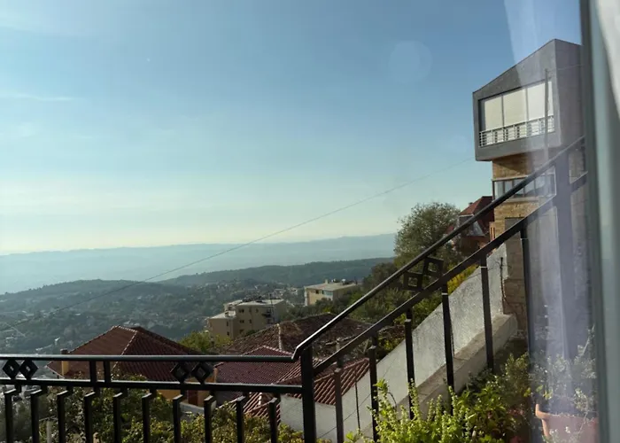 --Hotel Deal-- Rooms With Castle View