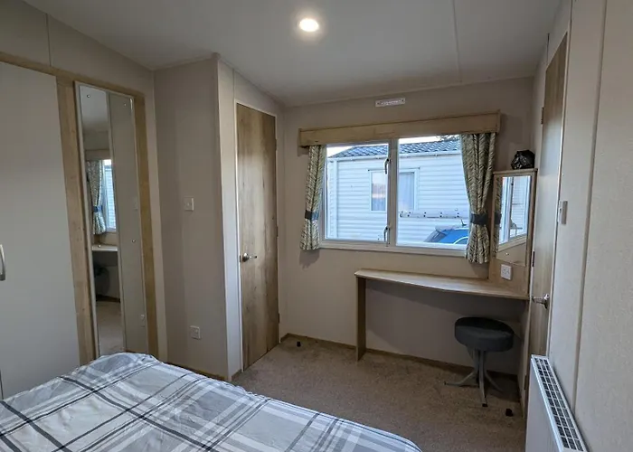 Van-Tastic 6 Berth Static